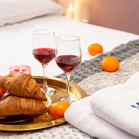 Maya's Flats & 45 - Dluga 18/19