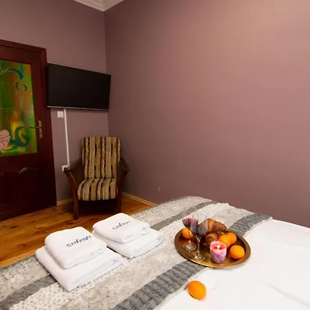 Maya's Flats & 45 - Dluga 18/19 アパート